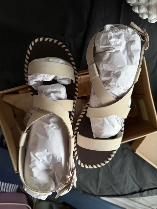 Lucky Brand Kraft Box with Red Logo - Picture 4 of 5